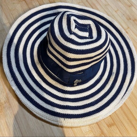 Disney Accessories - Disney parks authentic floopy hat